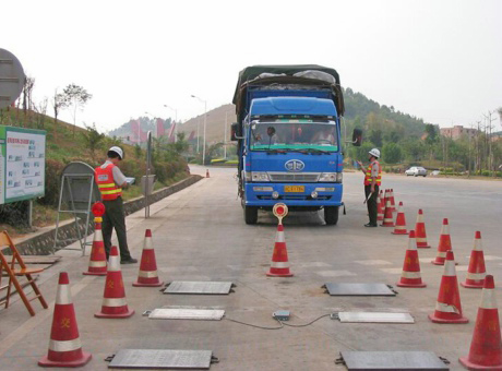 軸重秤-高速公路交警專(zhuān)用地磅、便攜式公路超載檢測(cè)系統(tǒng)